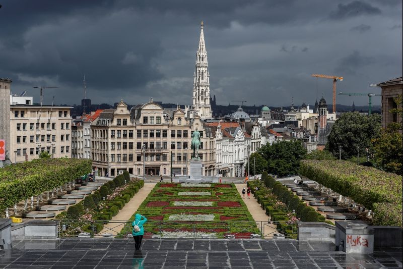 A tourist takes a photograph in front Grand Place of Brussels amid the coronavirus disease (COVID-19) outbreak in Brussels, Belgium on July 10, 2020. (REUTERS File Photo)