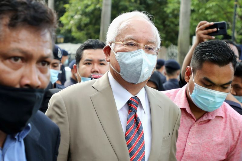 Former Malaysian Prime Minister Najib Razak arrives at Kuala Lumpur High Court in Kuala Lumpur, Malaysia on July 28, 2020. (REUTERS Photo)