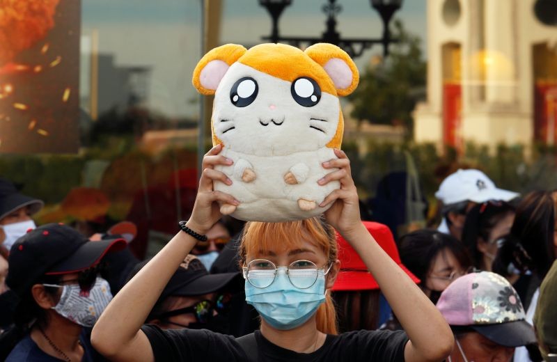 A demonstrator holds a soft toy during a protest demanding the resignation of Thailand's Prime Minister Prayuth Chan-o-cha, in Bangkok, Thailand on July 26. (REUTERS Photo)