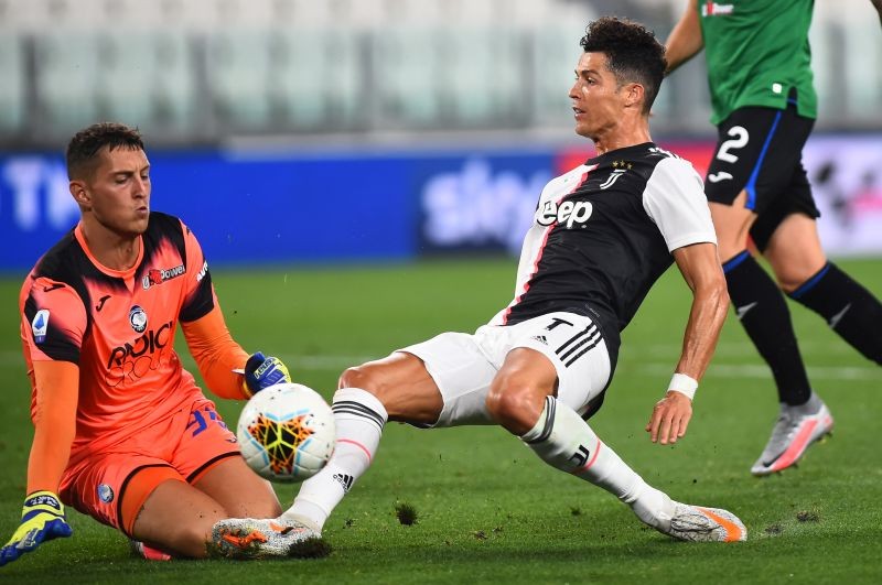 Juventus' Cristiano Ronaldo in action with Atalanta's Pierluigi Gollini, as play resumes behind closed doors following the outbreak of the coronavirus disease (COVID-19) REUTERS/Massimo Pinca