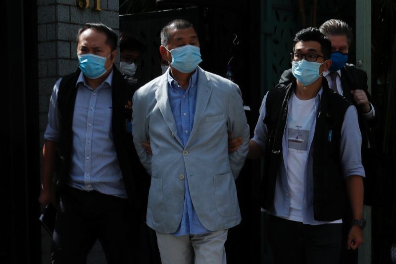 Media mogul Jimmy Lai Chee-ying, founder of Apple Daily (C) is detained by the national security unit in Hong Kong, China on August 10. (REUTERS Photo)