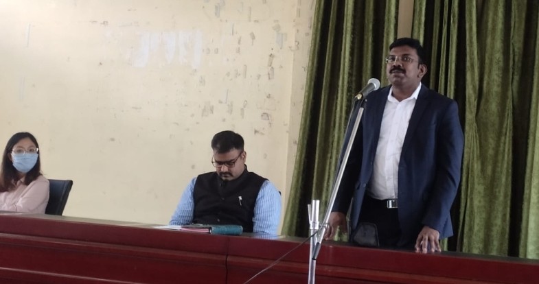 Reny Wilfred IAS newly appointed DC of Noklak delivering his farewell address as ADC Kiphire at DC's Conference Hall in Kiphire on August 5. (Morung Photo)