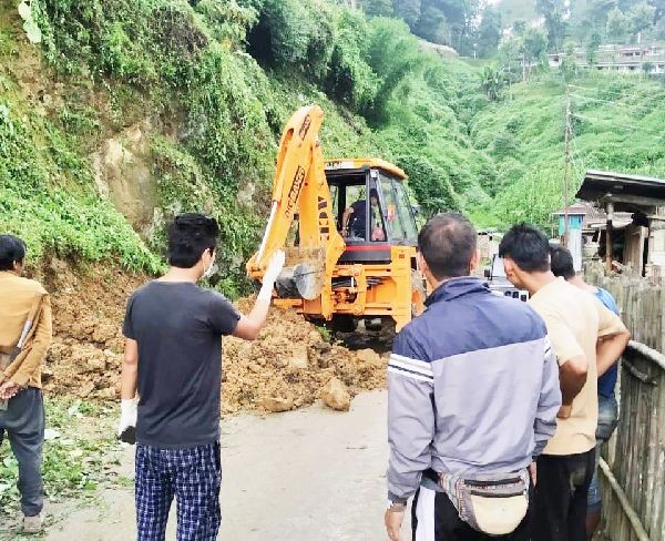 Tuensang Battalion of AR assisted civil administration in clearing a landslide on Tuensang and Kuthur road Link on August 1. (Photo Courtesy: HQ IGAR-North)