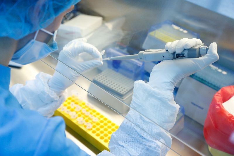 A scientist prepares samples during the research and development of a vaccine against the coronavirus disease (COVID-19) at a laboratory of BIOCAD biotechnology company in Saint Petersburg, Russia June 11, 2020. REUTERS/Anton Vaganov