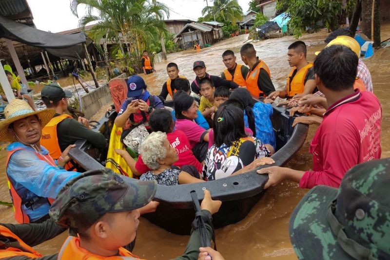 Soldiers evacuate villagers affected by heavy rain at Muang district in Loei province, Thailand, August 2, 2020. (REUTERS Photo)