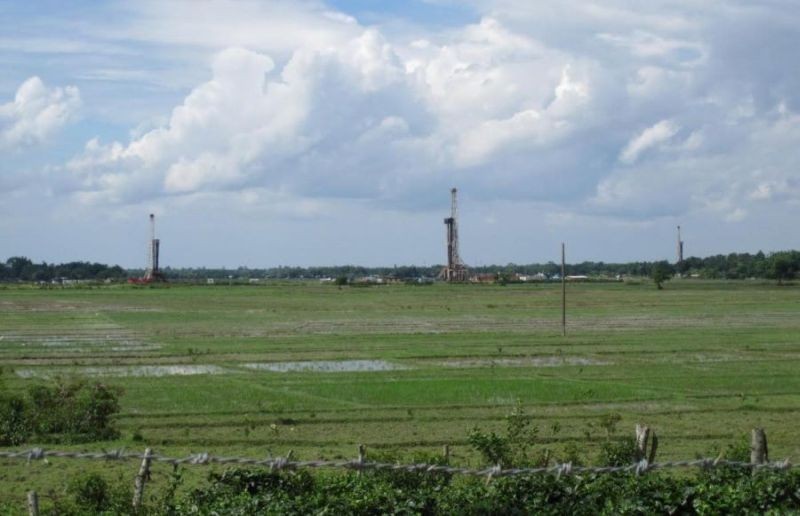 Oil Rigs in Sibsagar District, Assam (2010). (Dolly Kikon)