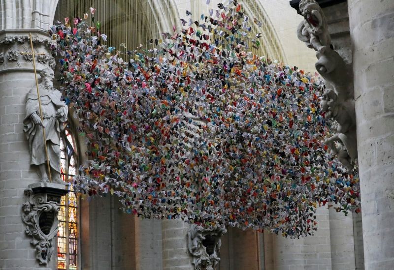 An art installation made of 20,325 origamis called "Origami For Life" by Belgian designer and artist Charles Kaisin is pictured at the Cathedral of St. Michael and St. Gudula, which aims to raise donations for a Belgian hospital in its fight against the coronavirus disease (COVID-19) pandemic, in Brussels, Belgium on August 10. (REUTERS Photo)