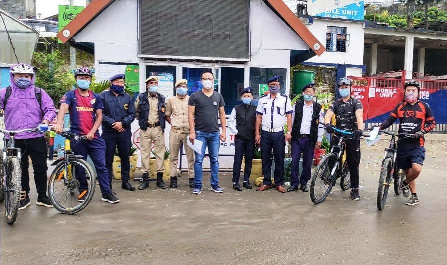 Kohima Smart City Development Ltd officials with cyclists and traffic personnel for the initiative of Handle Bar Survey. (Photo Courtesy: KSCDL)