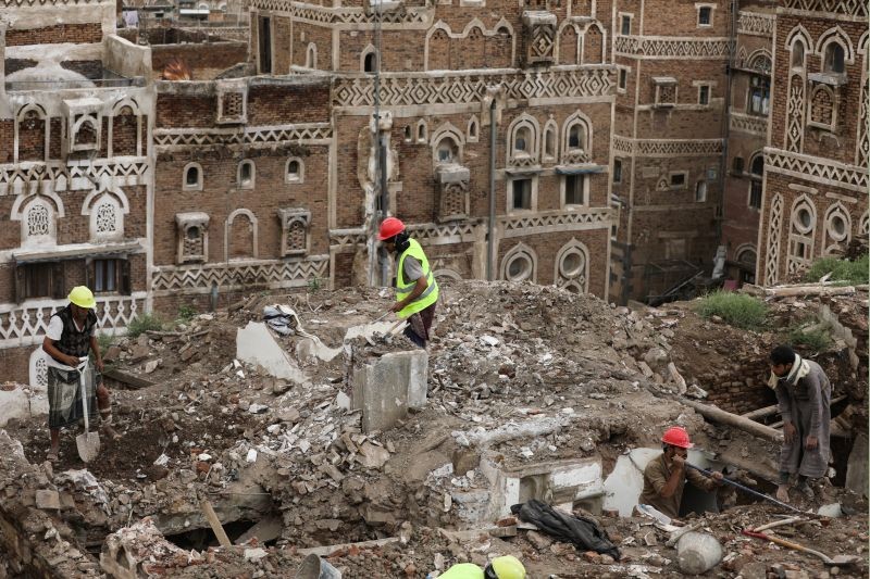 Workers demolish a building damaged by rain in the UNESCO World Heritage site of the old city of Sanaa, Yemen on August 9, 2020. (REUTERS Photo)