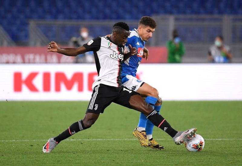 FILE PHOTO: Juventus' Blaise Matuidi in action with Napoli's Giovanni Di Lorenzo, as play resumes behind closed doors following the outbreak of the coronavirus disease (COVID-19) REUTERS/Alberto Lingria/File Photo