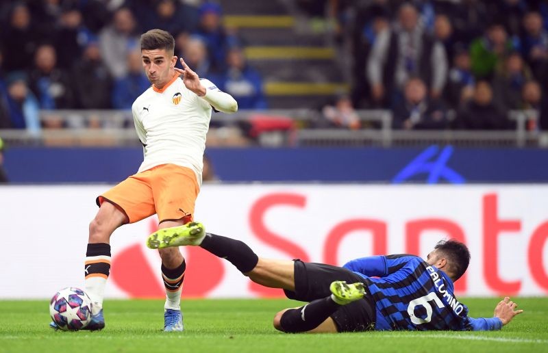Valencia's Ferran Torres in action with Atalanta's Jose Luis Palomino REUTERS/Daniele Mascolo