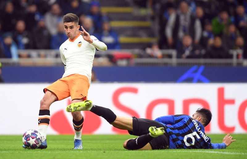 Valencia's Ferran Torres in action with Atalanta's Jose Luis Palomino REUTERS/Daniele Mascolo