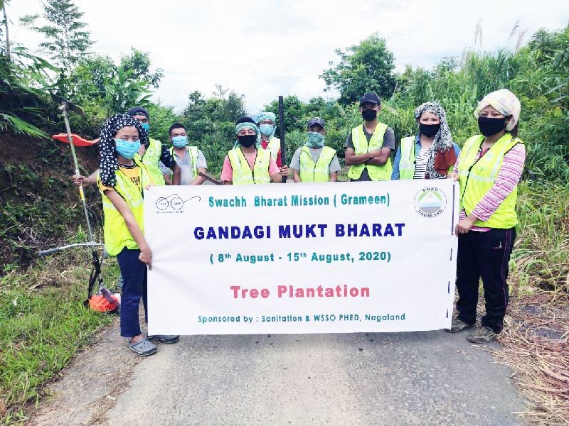 As part of the Gandagi Mukt Bharat campaign, the Public Health Engineering Department (PHED) Mokokchung initiated a tree plantation drive at Mopungchuket Village in partnership with The Greensight Project where volunteers planted indigenous fruit bearing trees to mark the day. Gandagi Mukt Bharat is a week-long behavior change campaign of the government of India, Ministry of Jal Shakti, Department of Drinking Water and Sanitation that was launched on August 8 by the Prime Minister and will culminate on August 15. (Morung photo)