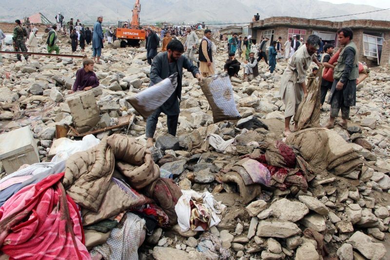 Afghan men search for their belongings after floods in Charikar, capital of Parwan province, Afghanistan on August 26, 2020. (REUTERS Photo)