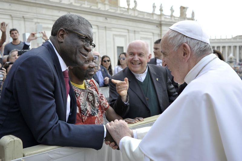 Pope Francis greets 2018 Nobel Peace Prize Laureate Denis Mukwege, during the weekly general audience in the Vatican on May 22. 2019. (REUTERS File Photo)