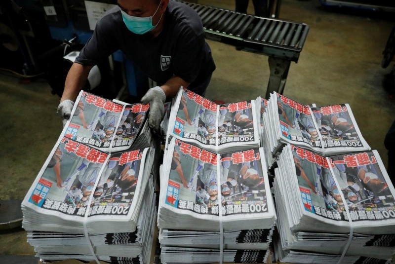 Bundles of the Apple Daily newspaper, published by Next Media Ltd, with a headline "Apple Daily will fight on" after media mogul Jimmy Lai Chee-ying, founder of Apple Daily was arrested by the national security unit, are seen at the company's printing facility in Hong Kong, China August 11, 2020. (REUTERS Photo)
