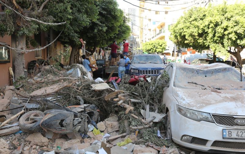 People are seen near rubble and damaged vehicles following Tuesday's blast in Beirut's port area, Lebanon on August 7, 2020. (REUTERS Photo)