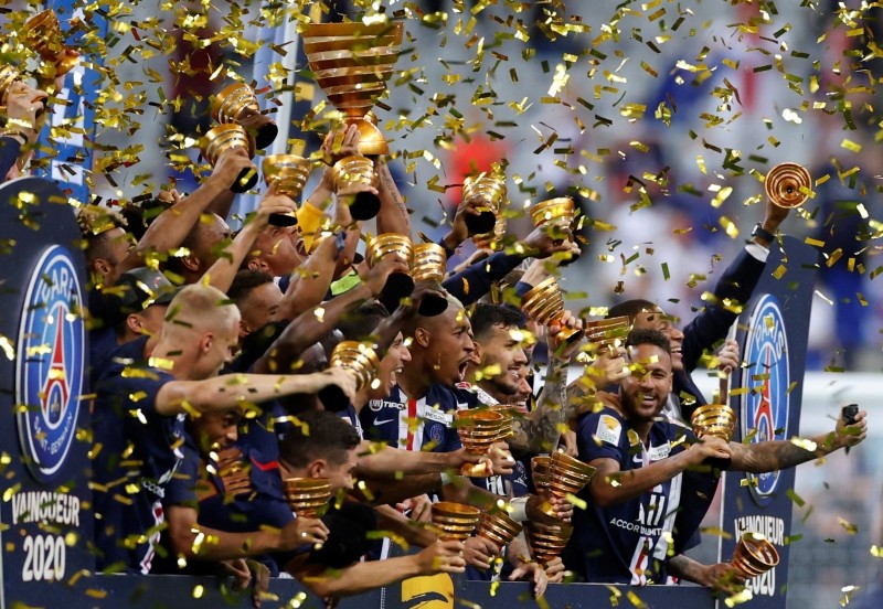 Paris St Germain players celebrate with the trophy after winning the Coupe de la Ligue, following the outbreak of the coronavirus disease (COVID-19) REUTERS/Christian Hartmann