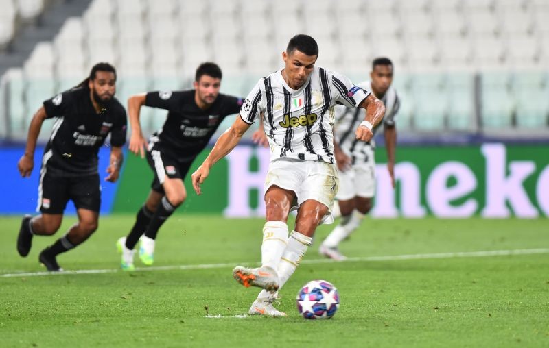 Juventus' Cristiano Ronaldo scores their first goal from the penalty spot, as play resumes behind closed doors following the outbreak of the coronavirus disease (COVID-19) REUTERS/Massimo Pinca