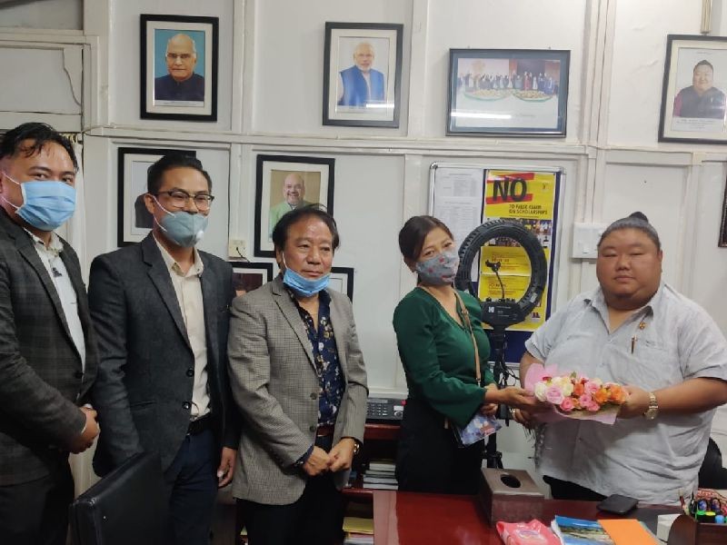 Officials of the Rengma Students Union (RSU) during their meeting with Minister Temjen Imna Along on August 24.