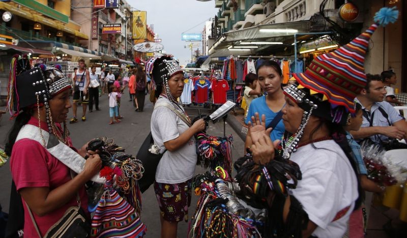 Vendors sell trinkets in a tourist district of Khao San Road in Bangkok on May 27, 2014. (REUTERS File Photo)