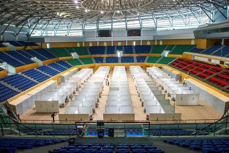 The nearly completed 800-bed field hospital, which was built inside an arena, is seen amid the coronavirus disease (COVID-19) pandemic in Da Nang, Vietnam on August 5, 2020. (REUTERS Photo)