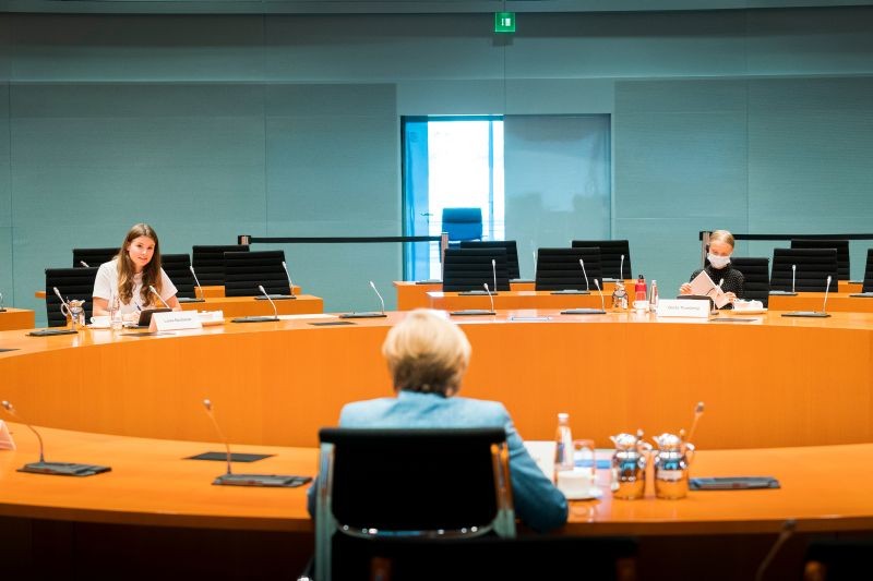 German Chancellor Angela Merkel talks to climate activists Luisa Neubauer and Greta Thunberg at the Chancellery in Berlin, Germany on August 20, 2020. (REUTERS Photo)