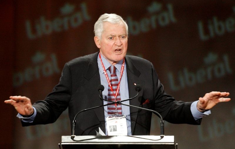 Former Canadian prime minister John Turner addresses the Liberal convention in Montreal on December 2, 2006. (REUTERS File Photo)