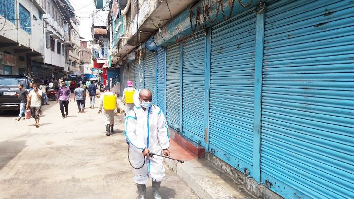 Following the directives of Deputy Commissioner, Dimapur to open Hong Kong Market (Hazi Park) from September 4, Dimapur Municipal Council undertook a sanitization drive of the entire market complex, including the footpath areas on September 3. Hazi Park Business Welfare Committee, President Hukato V Achumi, has acknowledged DMC Administrator, Albert Ezung for initiating the sanitization drive.