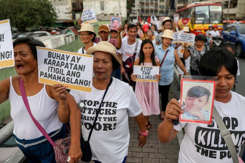 Filipino activists, and relatives of people killed in the country's war on drugs, hold a rally in observance of Human Rights Day in Manila, Philippines on December 10, 2019. (REUTERS File Photo)