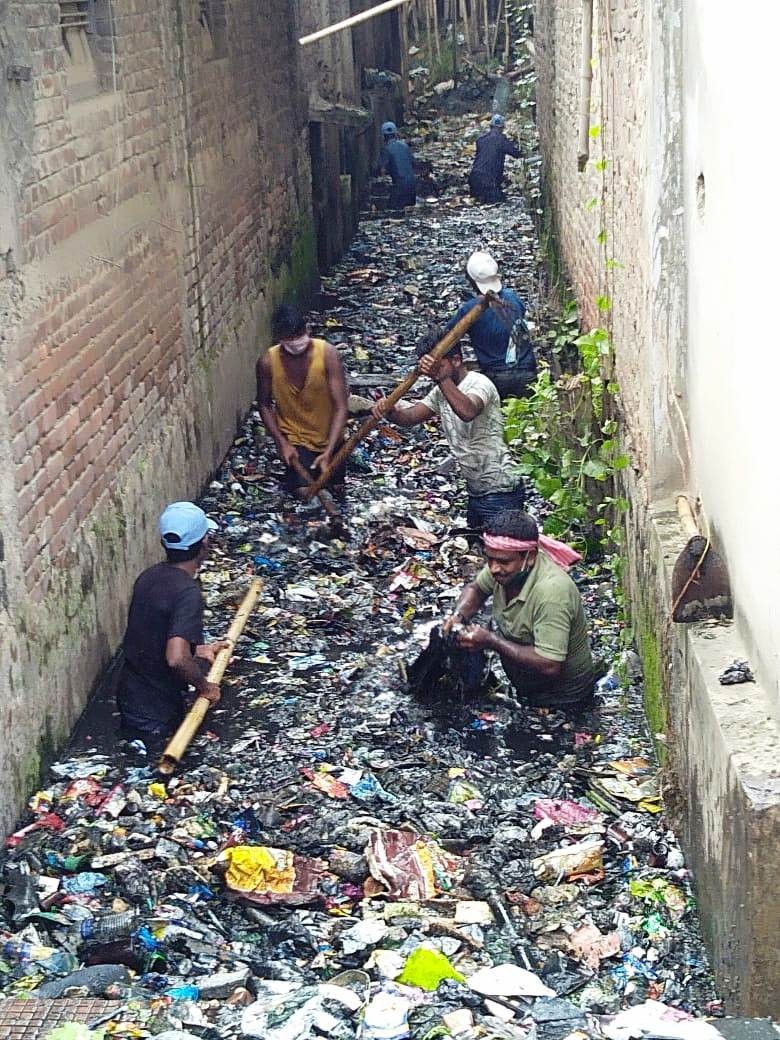The Dimapur Municipal Council (DMC) workers cleaning clogged drainage at GS Road Dimapur on September 30. DMC Administrator, Albert Ezung has appealed to the public not to throw garbage in the drainage. (DIPR Photo) 