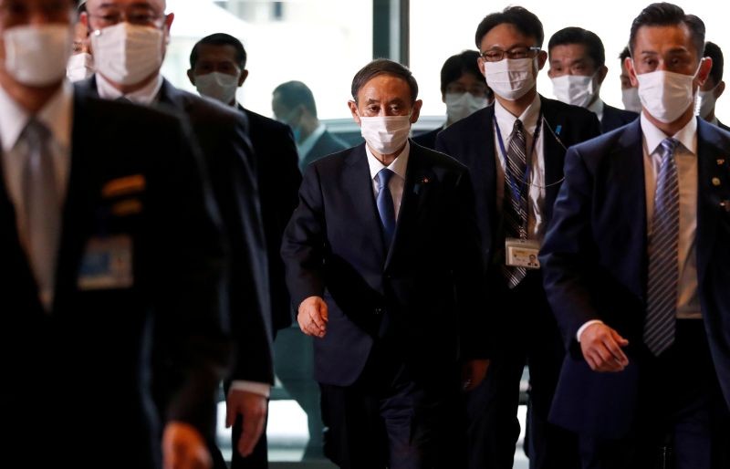 Japan's newly-elected Prime Minister Yoshihide Suga arrives at his official residence in Tokyo, Japan on September 16. (REUTERS Photo)