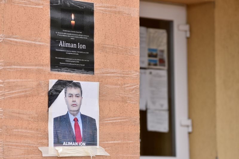 An obituary photo of former mayor Aliman Ion is taped onto the walls of the city hall in Deveselu, southern Romania on September 28. (REUTERS Photo)