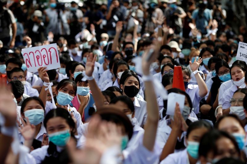 Anti-government protesters and students wearing white ribbons attend a demonstration demanding the government to resign, in front of the Ministry of Education in Bangkok, Thailand on September 5, 2020. (REUTERS File Photo)