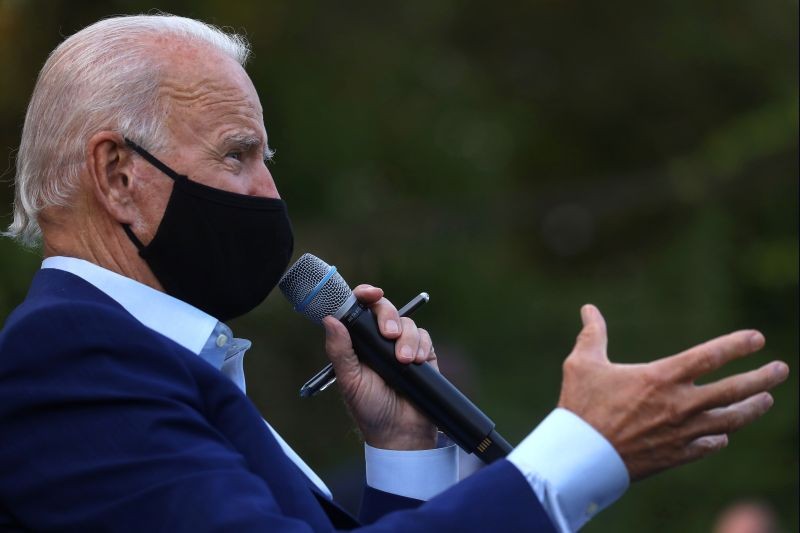 Democratic U.S. presidential nominee and former Vice President Joe Biden speaks at a meeting with steel workers at a backyard during his visit to Detroit, Michigan on September 9, 2020. (REUTERS Photo)