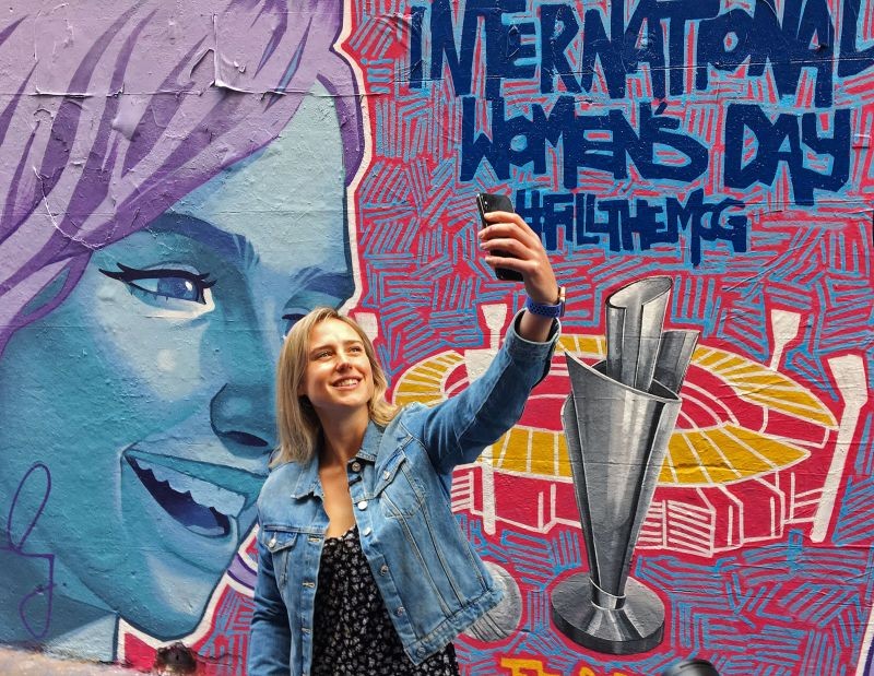 FILE PHOTO: Australia all-rounder Ellyse Perry, the ICC Women's Cricketer of the Year, poses for a selfie in front of a mural promoting the Women's T20 World Cup tournament in Melbourne's Hosier Lane, Australia, February 6, 2020. REUTERS/Ian Ransom/File Photo