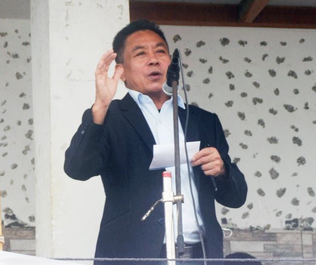 DC Zunheboto, Peter Lichamo addressing the free mask distribution and COVID-19 awareness campaign at Centre Point, Zunheboto on September 17. (DIPR Photo)