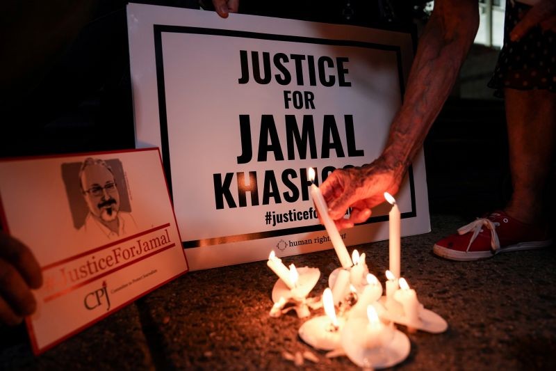 The Committee to Protect Journalists and other press freedom activists hold a candlelight vigil in front of the Saudi Embassy to mark the anniversary of the killing of journalist Jamal Khashoggi at the kingdom's consulate in Istanbul, Wednesday evening in Washington, US on October 2, 2019. (REUTERS File Photo)