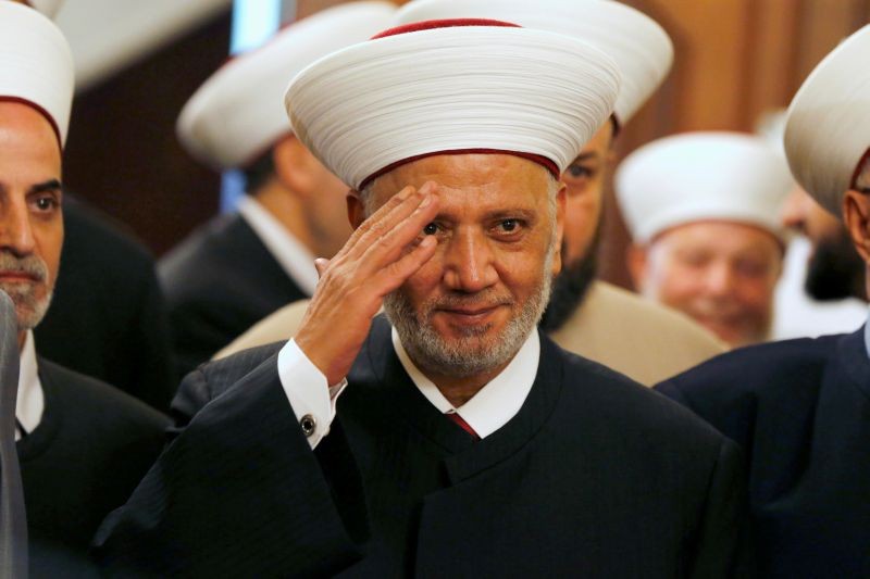 Lebanese Grand Mufti Sheikh Abdul Latif Derian gestures during a ceremony for his appointment in Beirut on August 10, 2014.  (REUTERS File Photo)