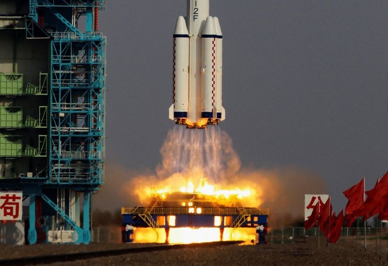 The Long March II-F rocket loaded with a Shenzhou-9 manned spacecraft carrying three Chinese astronauts lifts off from the launch pad in the Jiuquan Satellite Launch Center, Gansu province on June 16, 2012. (REUTERS File Photo)