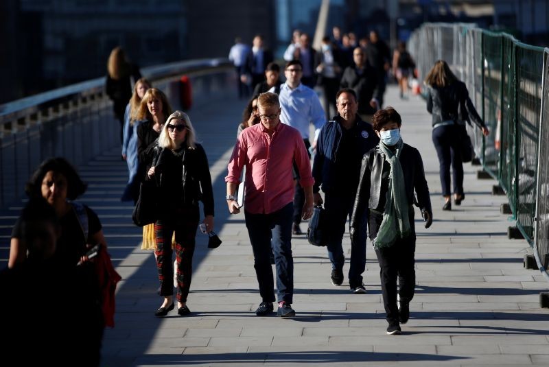 People walk across London Bridge during rush our, amid the coronavirus disease (COVID-19) outbreak, in London, Britain on September 1, 2020. (REUTERS Photo)
