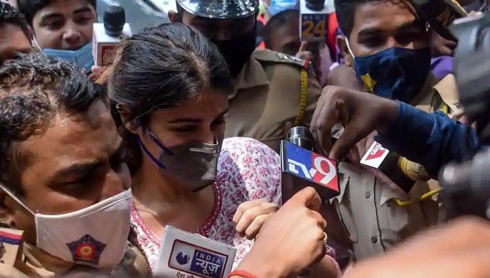 Bollywood actress Rhea Chakraborty (C) at the Narcotics Control Bureau (NCB) office for enquiry regarding Sushant Singh Rajput case in Mumbai on September 6, 2020. (AFP)