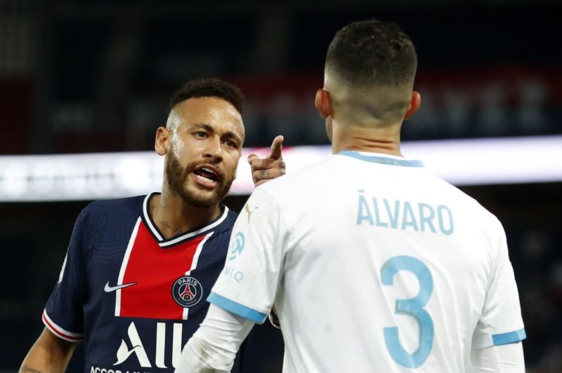 Paris St Germain's Neymar clashes with Olympique de Marseille's Alvaro Gonzalez REUTERS/Gonzalo Fuentes