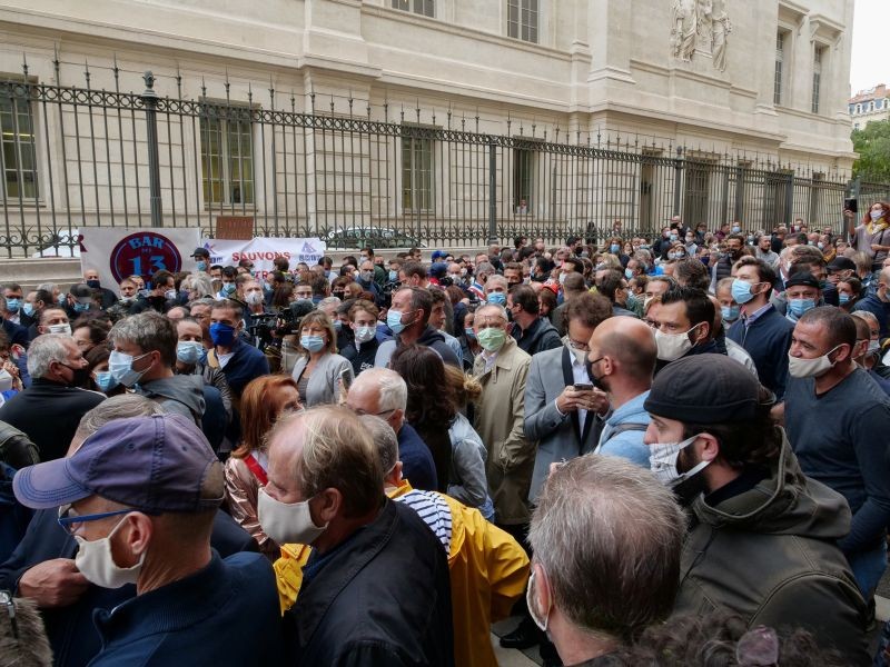 Hundreds of restaurant and bar owners protest after French authorities announced that they order cafes and restaurants to shut down for two weeks to curb the spread of the coronavirus disease (COVID-19), in Marseille, France on September 25, 2020.   (REUTERS Photo)