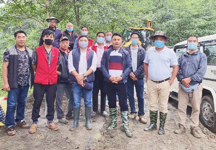 Er Zale and others during the inspection of Viswema-Zuketsa road on September 29.