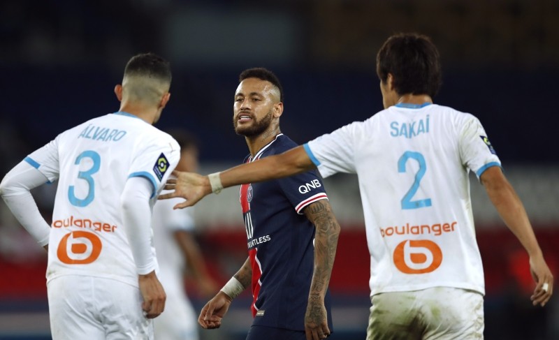 Soccer Football - Ligue 1 - Paris St Germain v Olympique de Marseille - Parc des Princes, Paris, France - September 13, 2020 Paris St Germain's Neymar clashes with Olympique de Marseille's Alvaro Gonzalez REUTERS/Gonzalo Fuentes