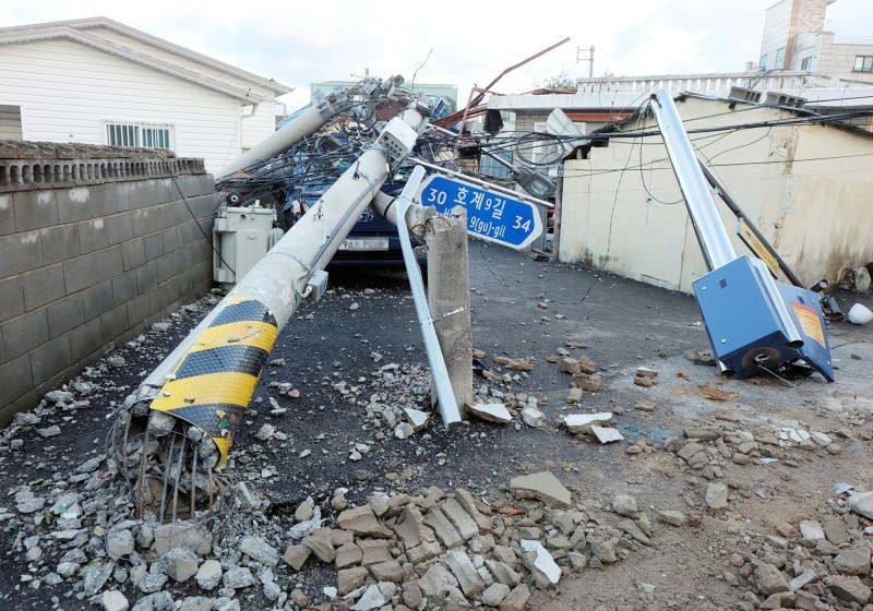 General view shows a damaged street by Typhoon Maysak in Ulsan, South Korea on September 3.    (REUTERS Photo)