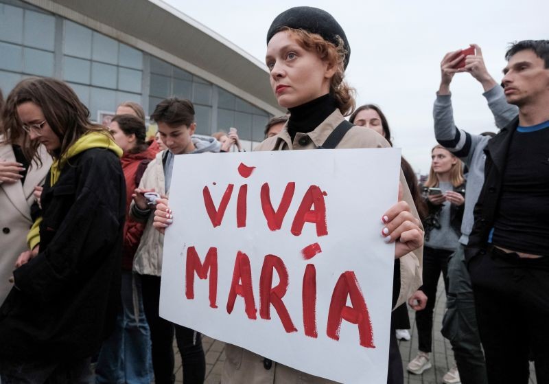 An activist attends a rally in support of detained Belarusian opposition leader Maria Kolesnikova in Minsk, Belarus on September 8, 2020. (REUTERS Photo)