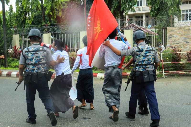 Police detain students protesting against months-long internet shutdown in Rakhine state in Myanmar on September 9, 2020. (REUTERS Photo)