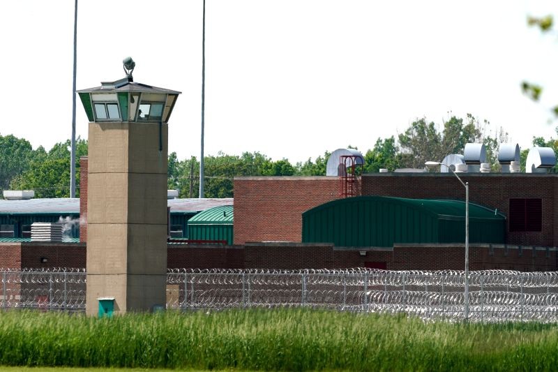 A correction officer keeps watch from a tower at The Federal Corrections Complex in Terre Haute, Indiana, U.S. May 22, 2019.  (REUTERS File Photo)